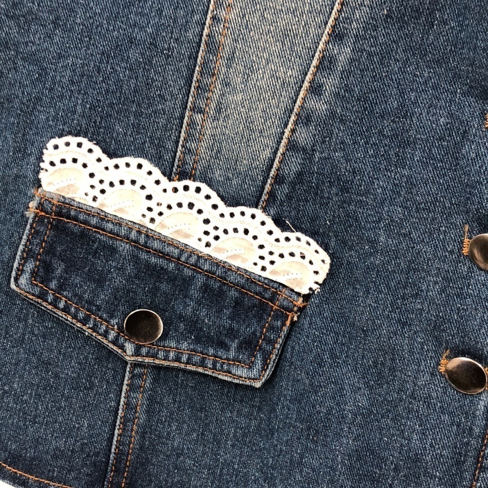 Denim Vest Button Down with Lace Accents Over Faux Pockets Size XL - Picture 3 of 5